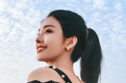 手机如何使用后置摄像头拍摄服装？