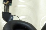 解决蓝牙耳机右耳没有声音的问题（蓝牙耳机右耳无声音的故障排查与解决方法）
