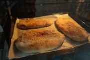 电饭煲烧饼面硬的解决方法（如何让烧饼面变得松软可口）