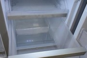 冰箱冷藏室滴水问题的解决方法（防止冰箱冷藏室滴水的简易技巧）