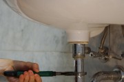 迷你热水器水阀拆卸步骤是什么？
