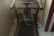 跑步机跑带偏原因及解决方法（如何避免跑步机跑带偏移）
