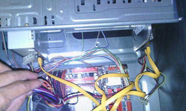 电脑主机风扇声音太大的解决方法（降低主机风扇噪音，提升使用体验）