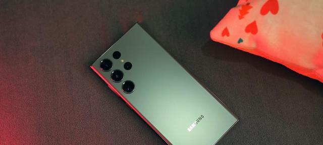 小米12SUltra和华为Mate50Pro，哪款更值得购买？（以性能、摄影和价格为比较，帮你做出明智的选择）