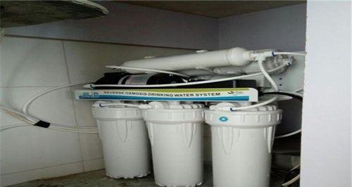 解决净水器水不回位的问题（如何修复净水器的回水问题）