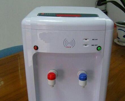 饮水机维修方法（解决饮水机常见问题的简易方法）