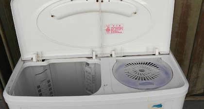 双桶洗衣机漏水原因及处理方法（解决双桶洗衣机漏水问题的有效措施）
