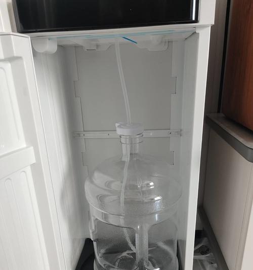 消除饮水机异味的有效方法（如何清洗处理饮水机中的异味问题）