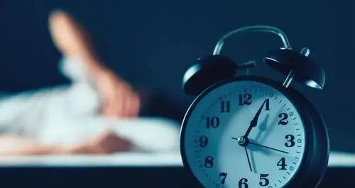 提高深度睡眠的10个方法（享受高质量的美梦时光）
