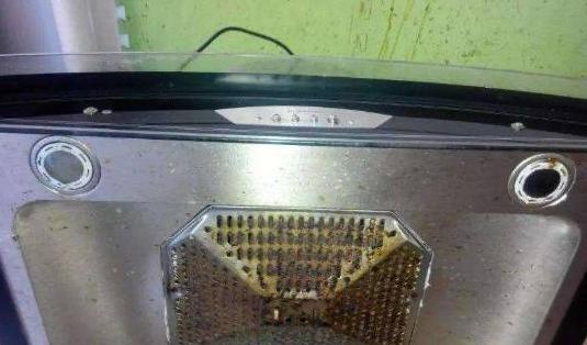 不拆底部也能清洗的油烟机使用技巧（便捷快速的清洁方式让你告别麻烦）