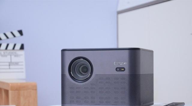 如何使用投影仪将iPhone连接并投影画面（简单设置教程帮你实现手机投影）