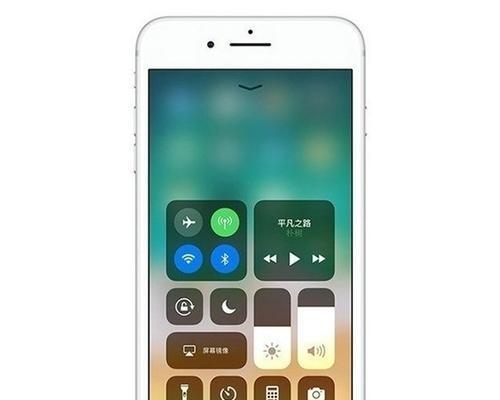 如何使用iPhone快速传输数据到新iPhone（简便的iPhone数据传输方法与技巧）