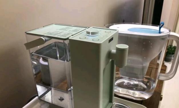 去除饮水机异味，让您喝上清新水（有效清洗方法及预防措施）