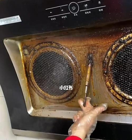 如何彻底清洗手工油烟机（简单实用的清洗方法让油烟机焕然一新）