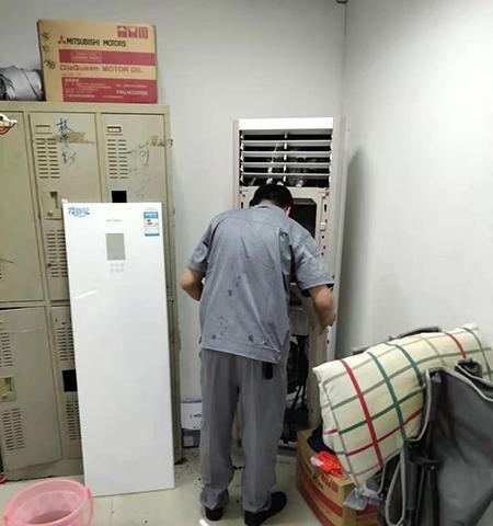 柜式空调滤网清洗方法（保持空气清新）