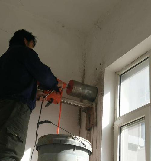 清洗抽油烟机管道的正确方法（保证抽油烟机正常工作的关键步骤）