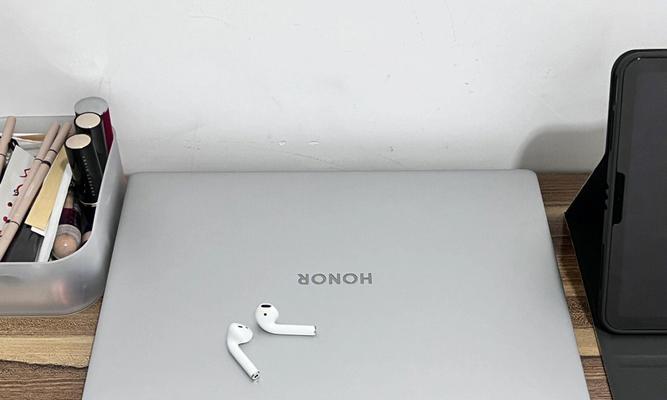 如何解决电脑镜面屏反光问题（实用技巧帮您享受更清晰的电脑使用体验）