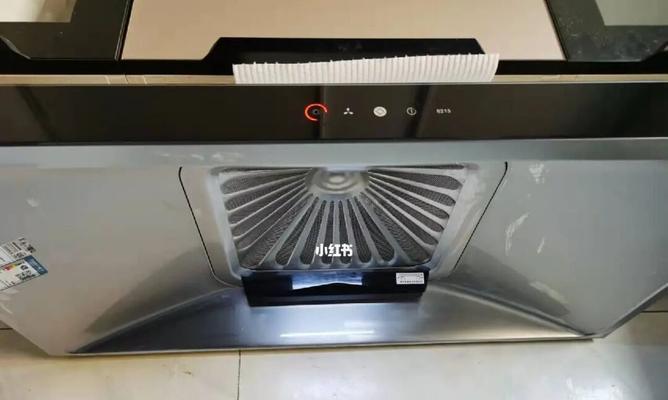 如何正确清洗老板抽油烟机内腔（掌握清洗技巧）