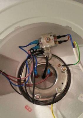 电热水器常见故障及维修方法（解决电热水器故障的有效方法）
