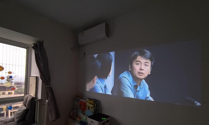 哪款投影仪投墙效果好且清晰？如何选择合适的投影仪？