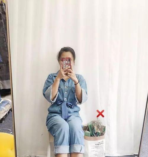 对镜拍照时手机扔出如何处理？