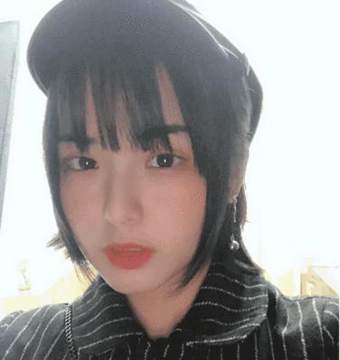 手机自拍后如何快速截图？