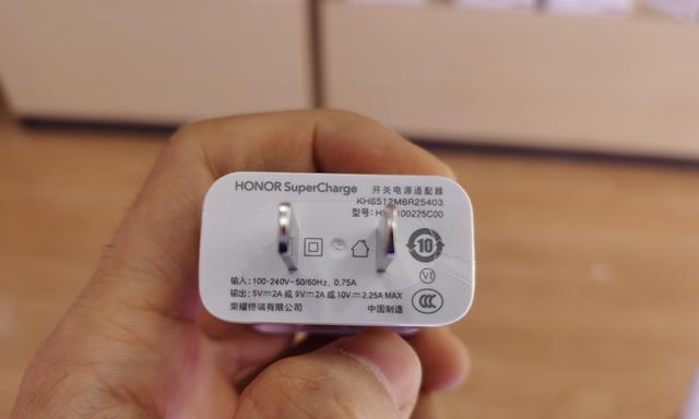 苹果宙斯四合一充电器的功率是多少瓦？