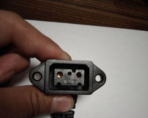 小冰糖充电器插头拆卸方法是什么？