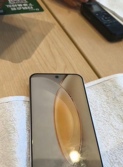 手机背面摄像头凸起是什么型号？