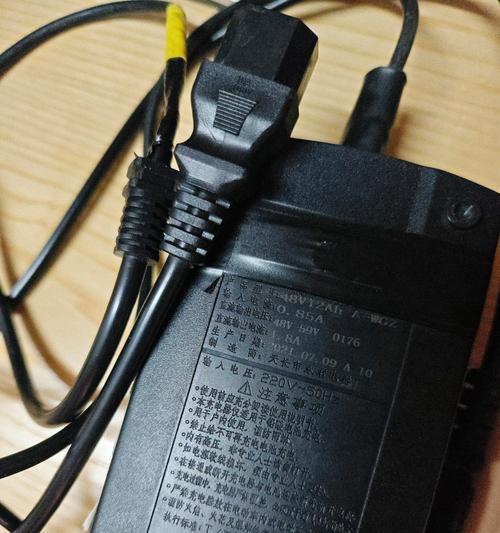 星光电动摩托车充电器的瓦数是多少？选择充电器时需要注意什么？