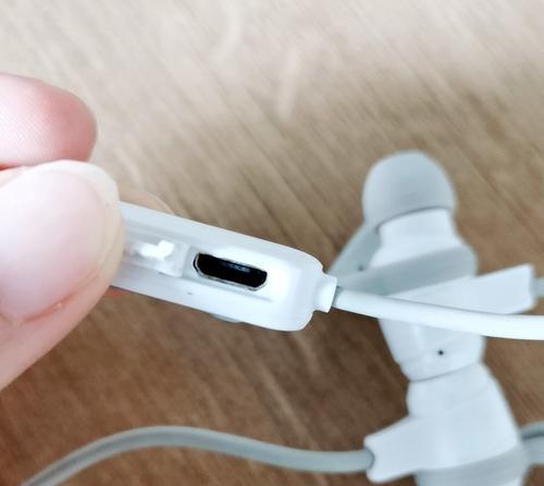 可耐蓝牙耳机充电方法是什么？