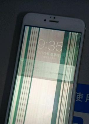 苹果手机压排线为何会导致屏幕损坏？如何预防？