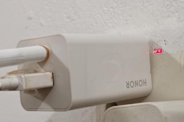 荣耀手机新款快充使用方法是什么？