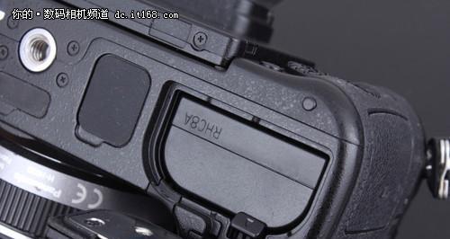 数码相机橡胶盖安装方法是什么？