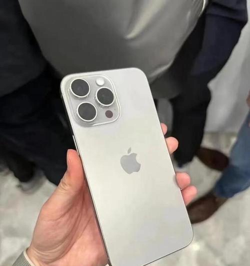 手机后屏摄像头的拆卸方法是什么？拆卸不当会有什么问题？