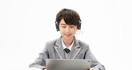 课堂上平板电脑的正确使用方法是什么？有哪些教学应用？