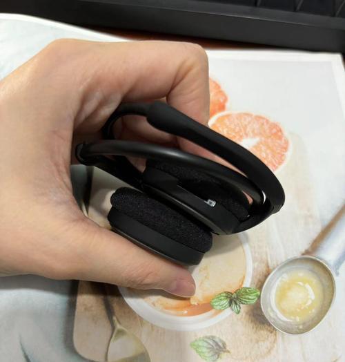 双形蓝牙耳机充电方法是什么？充电时有哪些注意事项？