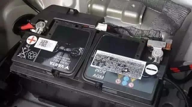 坐在车里电源会自动启动吗？原因是什么？